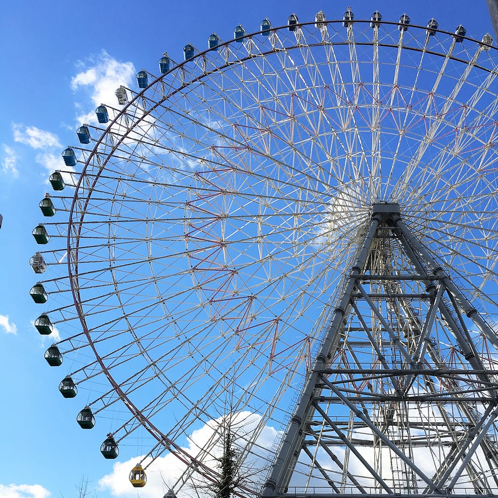 The giant ferris wheel at Tempozan in Osaka