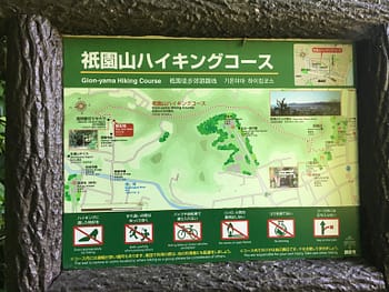 A green map outlines the route at the start of the trail